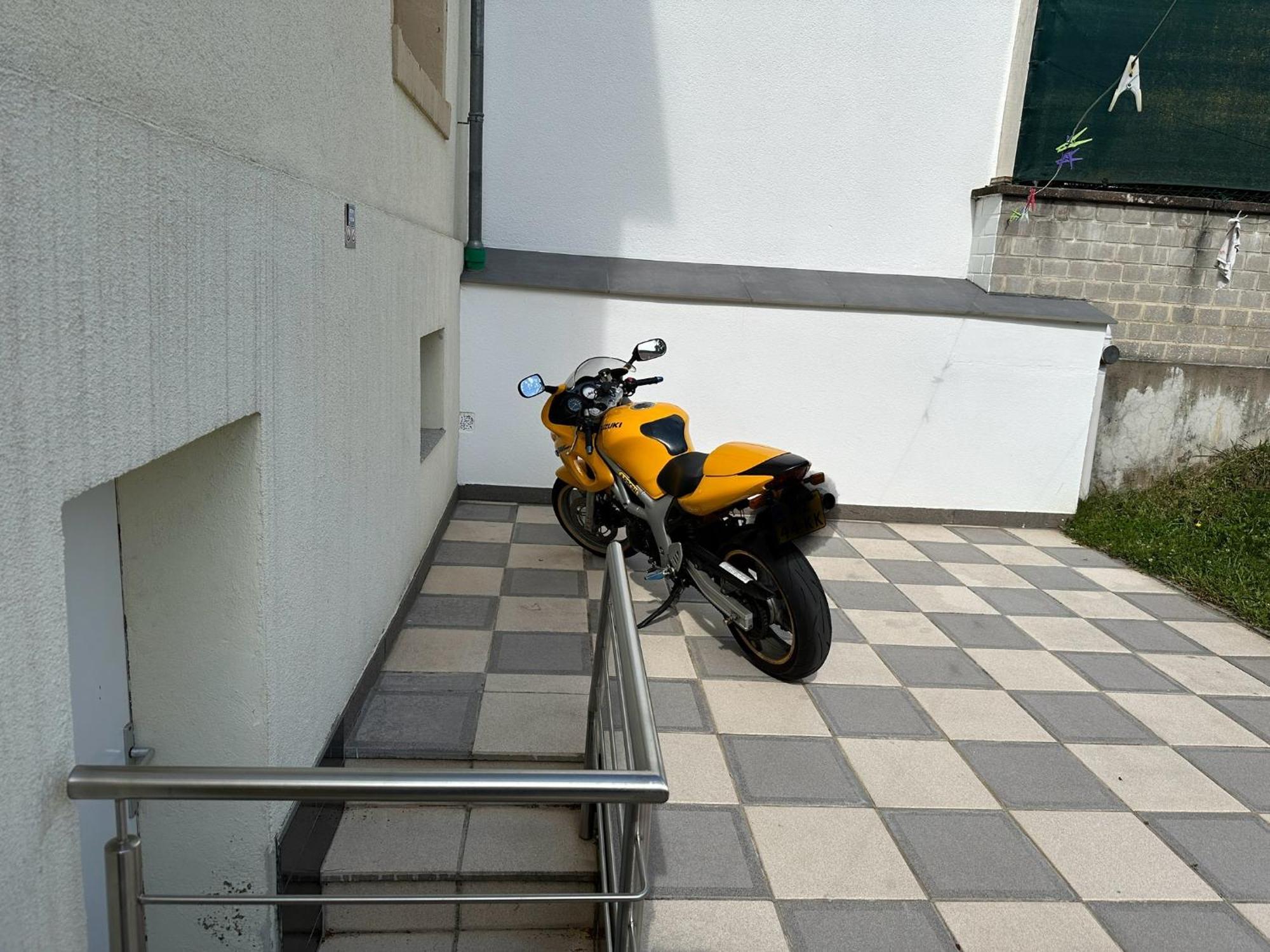 Simple Room In Luxembourg City Exterior photo