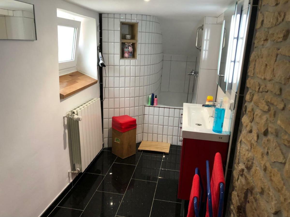 Simple Room In Luxembourg City Exterior photo