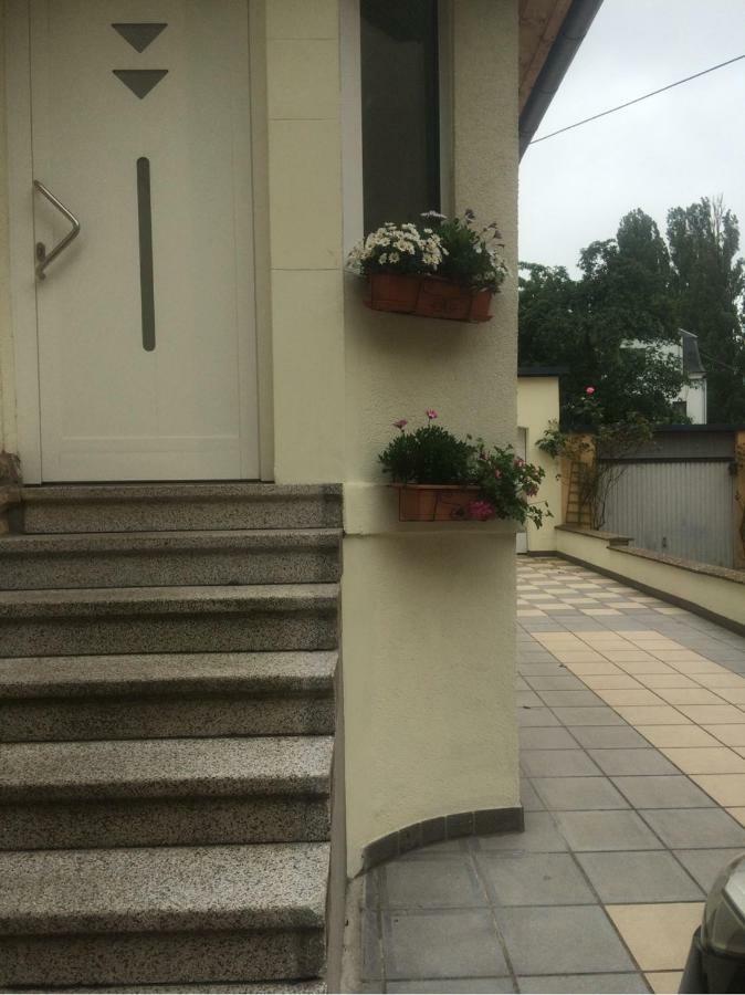 Simple Room In Luxembourg City Exterior photo